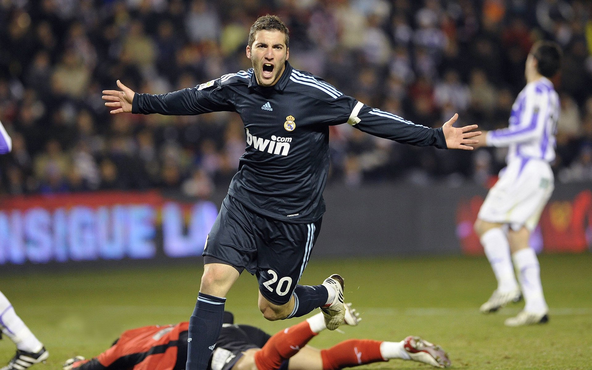 英超争冠焦点战启示录,当公牛速胜成为现代竞技的残酷隐喻