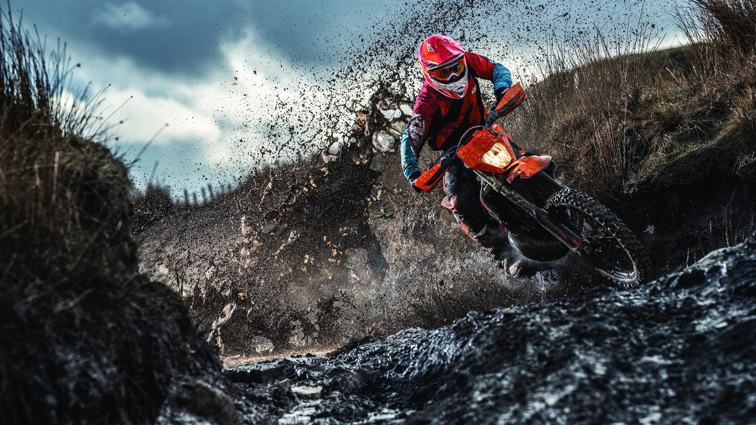 利物浦火力全开，阿拉巴一夫当关，现代足球的矛与盾